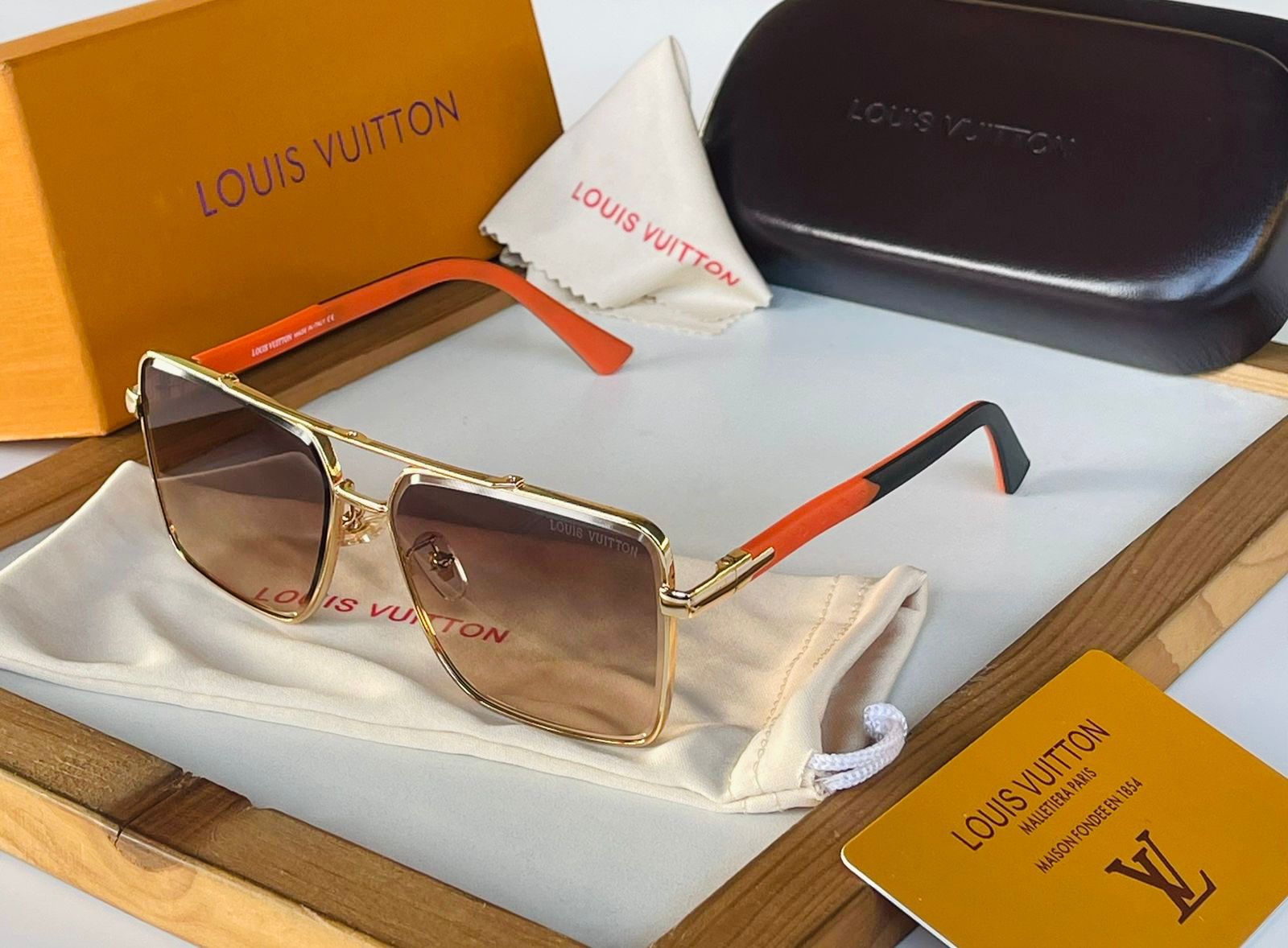 LOUIS VUITTON SUNGLASSESS