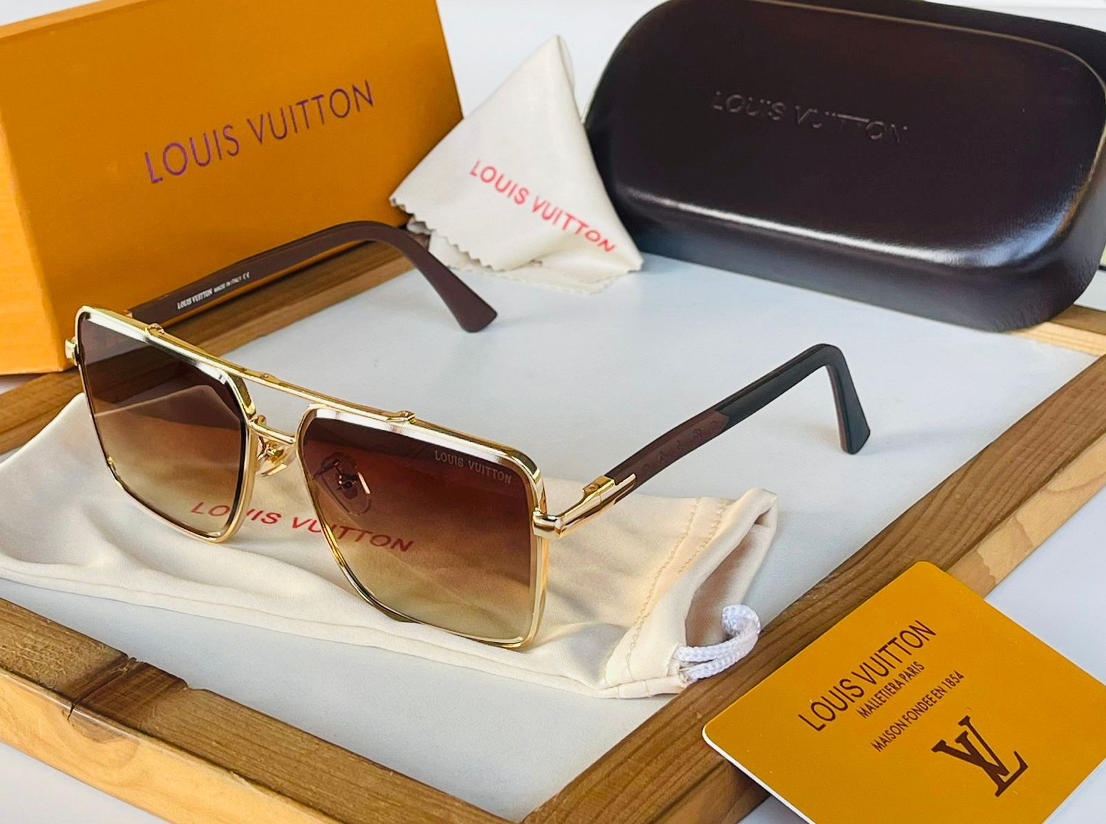 LOUIS VUITTON SUNGLASSESS