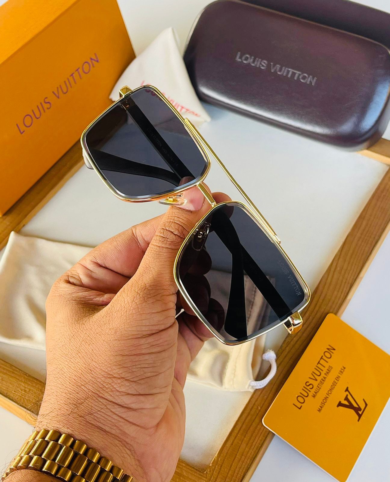 LOUIS VUITTON SUNGLASSESS