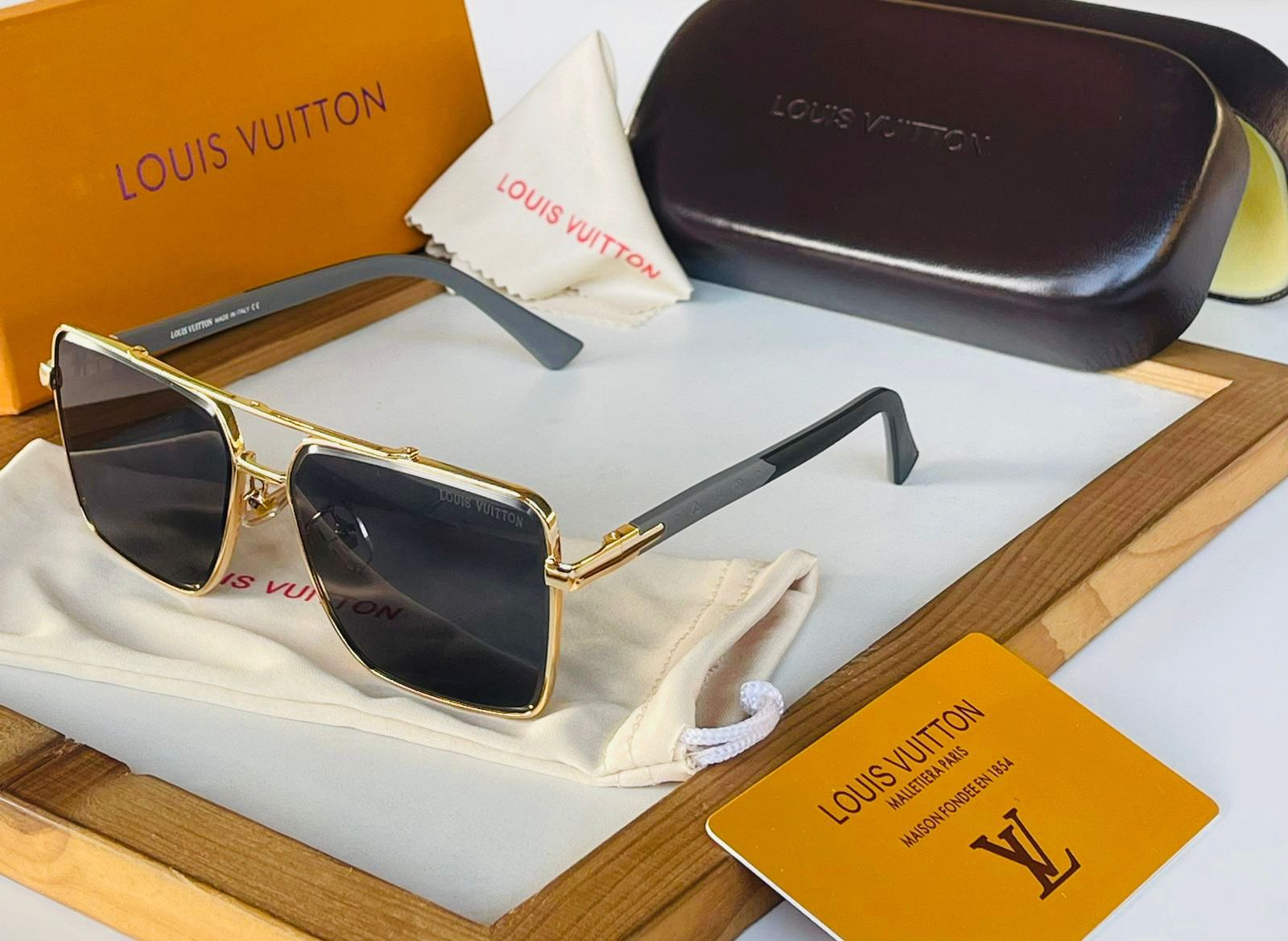 LOUIS VUITTON SUNGLASSESS